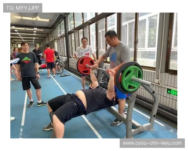 举重俱乐部开展体能与康复联动课程，体校举重训练
