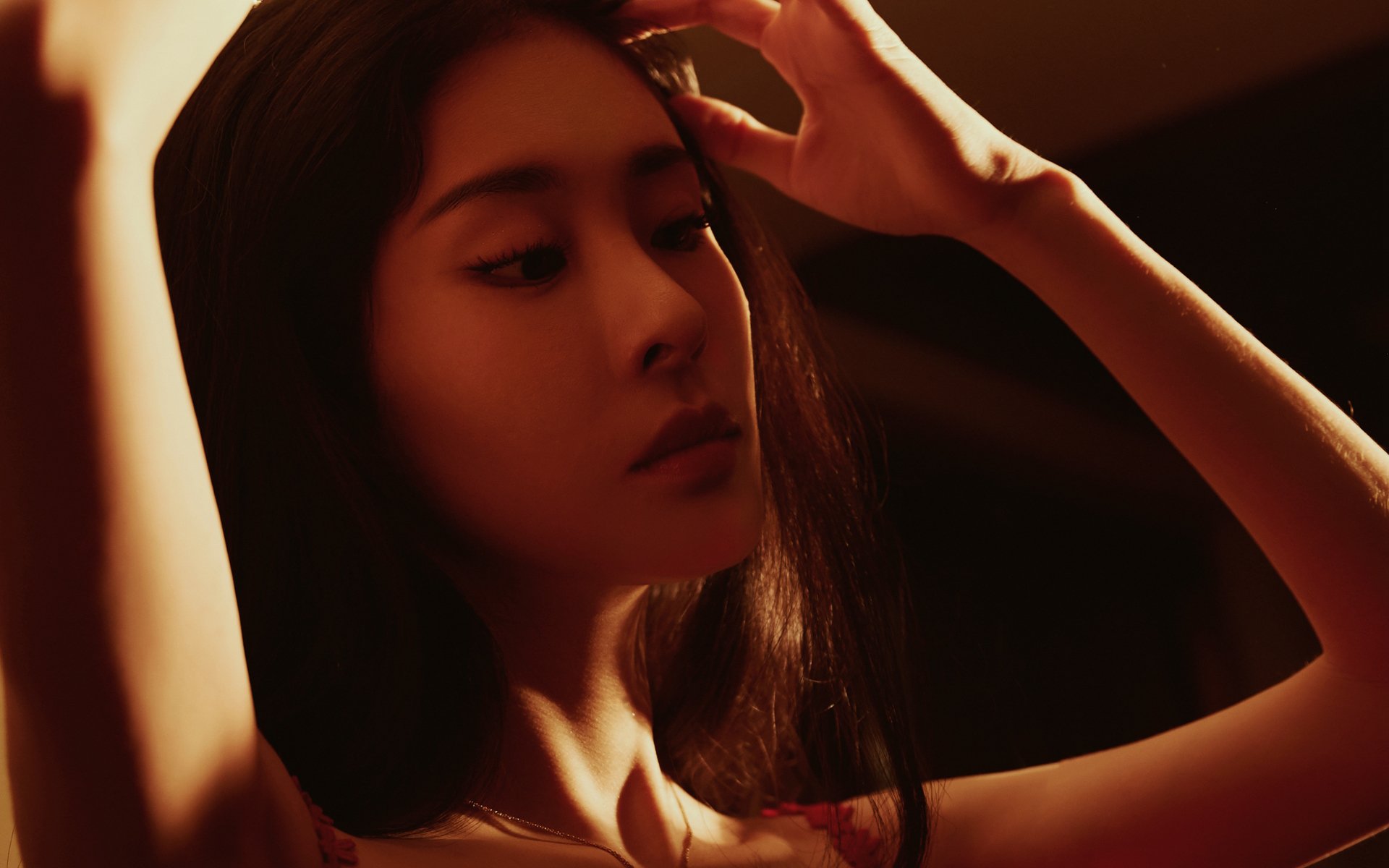 乐鱼app-C罗赛后在球场中央独自默哀致敬传奇，c罗出战